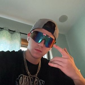 Meet your Posher, Connor